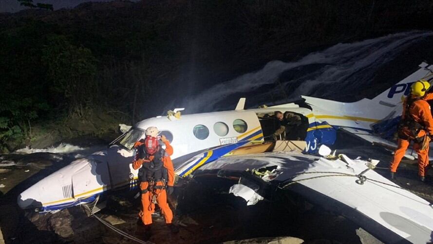Accidente aéreo en el que murió la cantante Marília Mendonça . Foto: AFP PHOTO / MINAS GERAIS FIRE DEPARTMENT