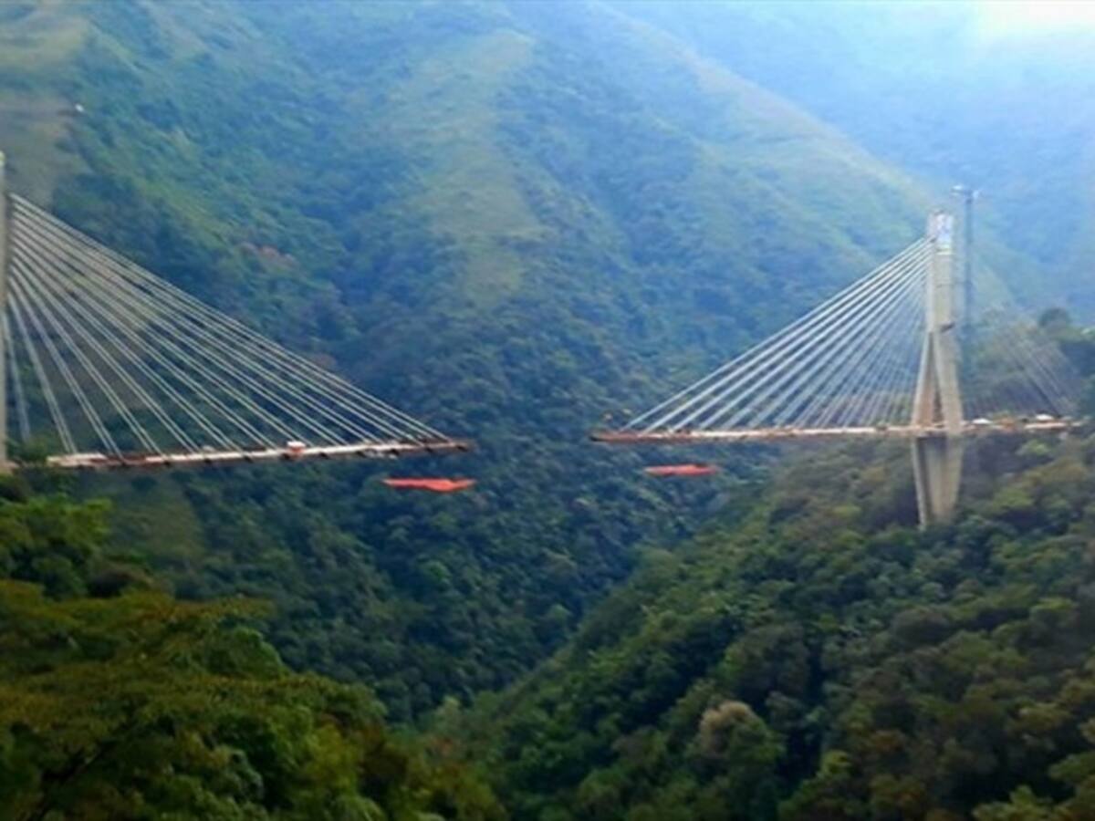 Lo que queda en pie del puente Chirajara tendría que ser demolido