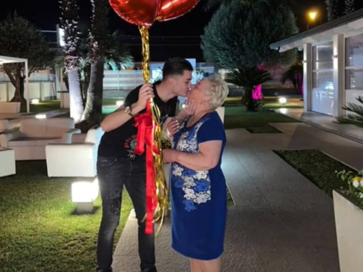 Joven de 19 años presume su romance con mujer de 76 y se hace viral