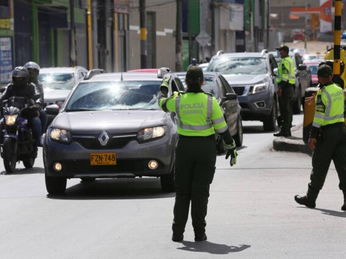 “Vaya y se viste”: polémica por frase de una agente de tránsito a una mujer