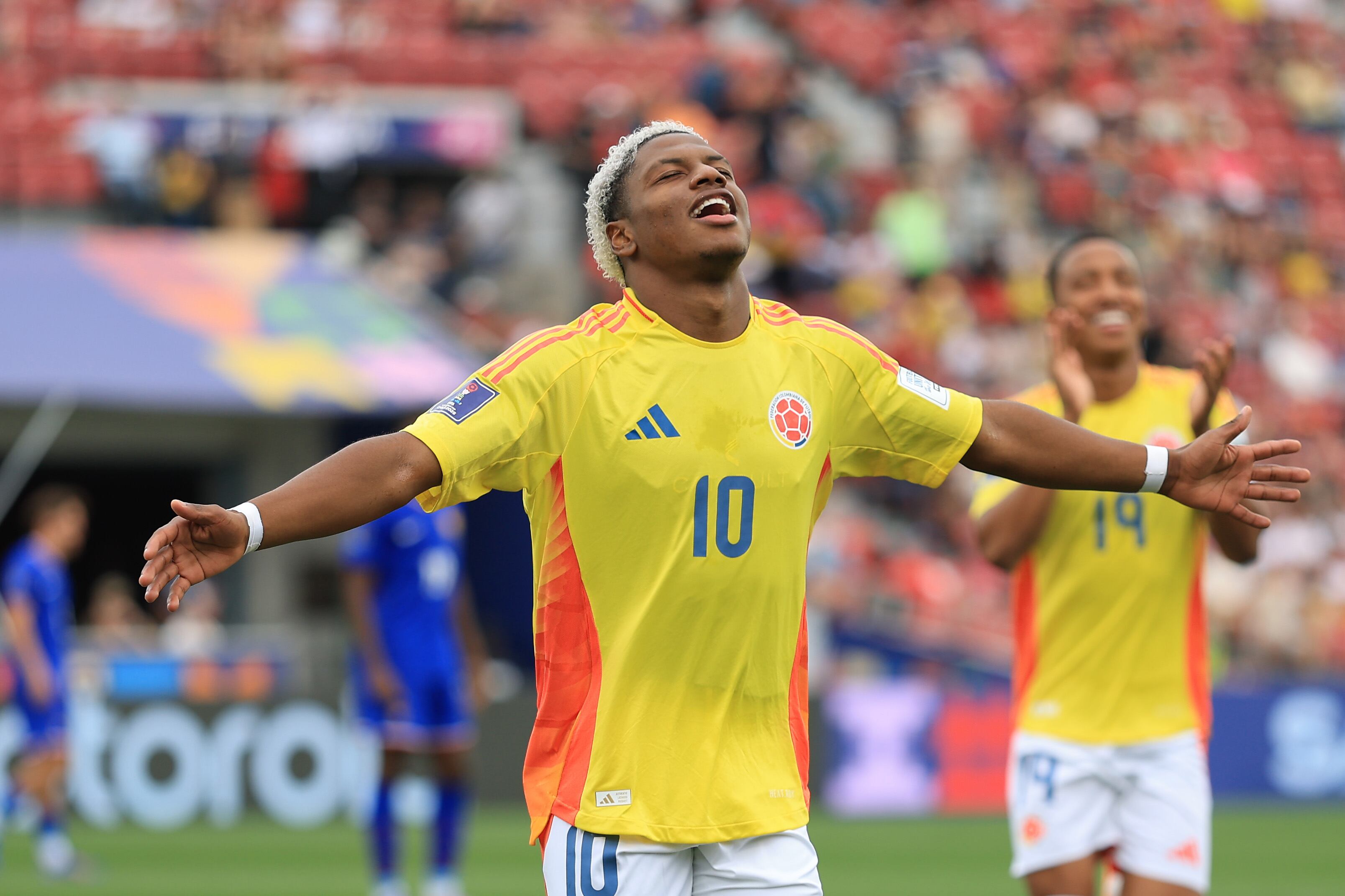 Óscar Perea celebra su gol ante Francia en el Mundial Sub-20 de Chile 2025. FOTO: Buda Mendes /FIFA vía Getty Images