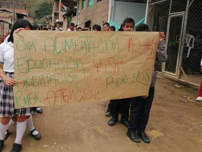 Los estudiantes de varios planteles habían salido a protestar en el casco urbano para denunciar la falta de atención . Foto: Cortesía