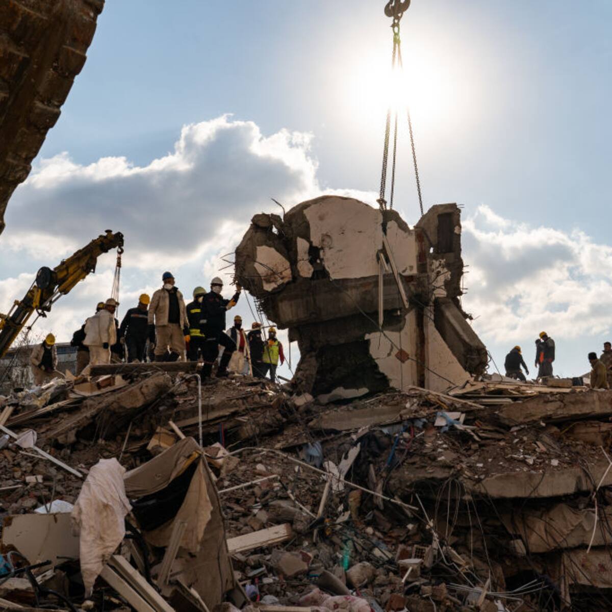 Hay estructuras colapsadas, miles de familias en las calles: rescatista en Turquía