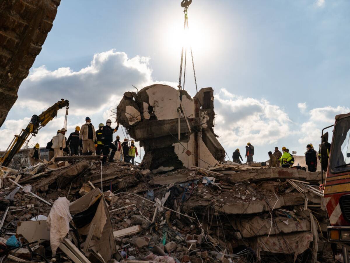 Hay estructuras colapsadas, miles de familias en las calles: rescatista en Turquía