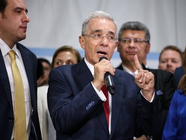 Juez que decidirá solicitud de preclusión en caso Uribe denuncia amenazas