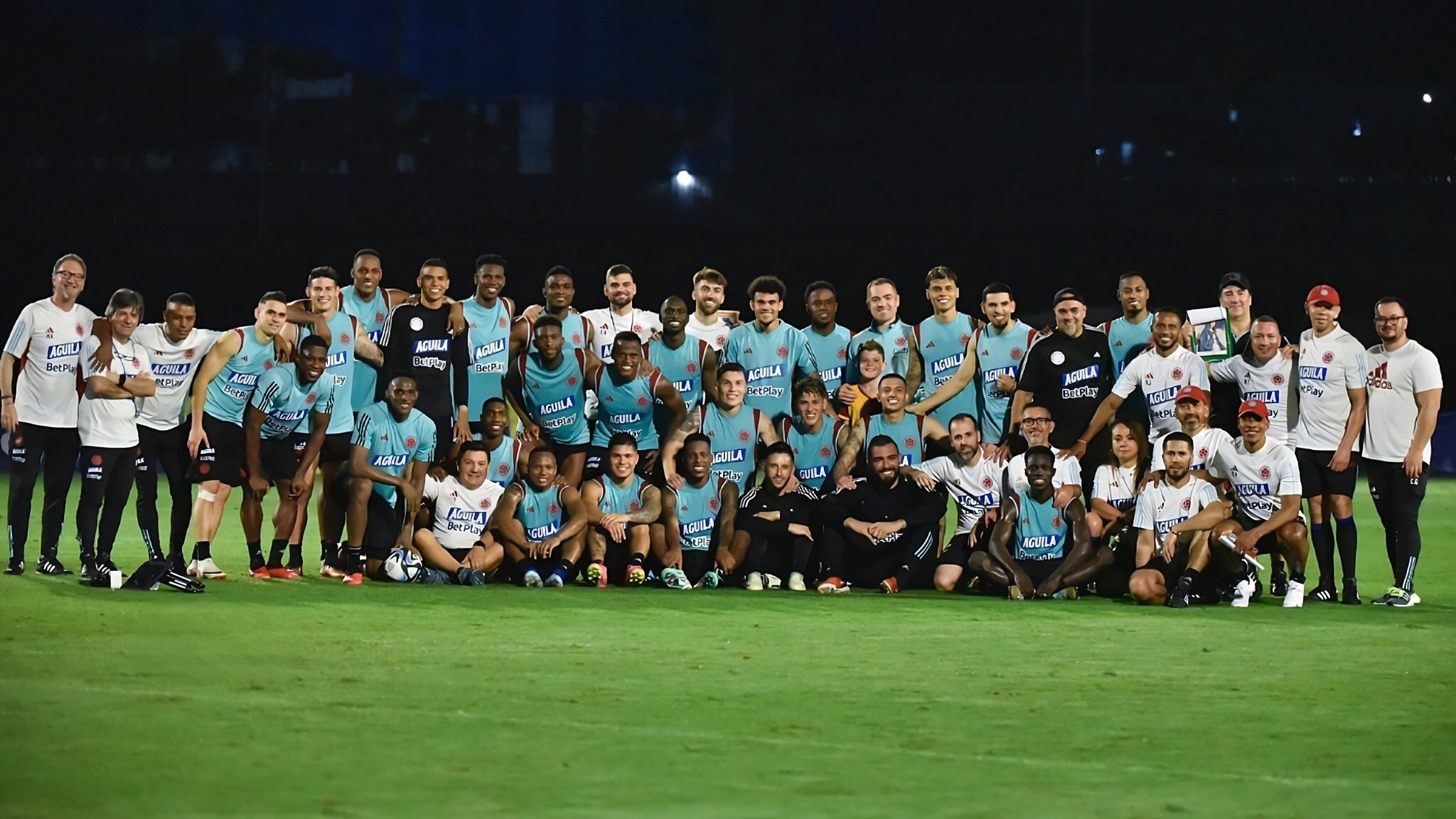 Selección Colombia en entrenamiento previo al partido contra Brasil por Eliminatorias sudamericanas. Foto: Selección Colombia Twitter.
