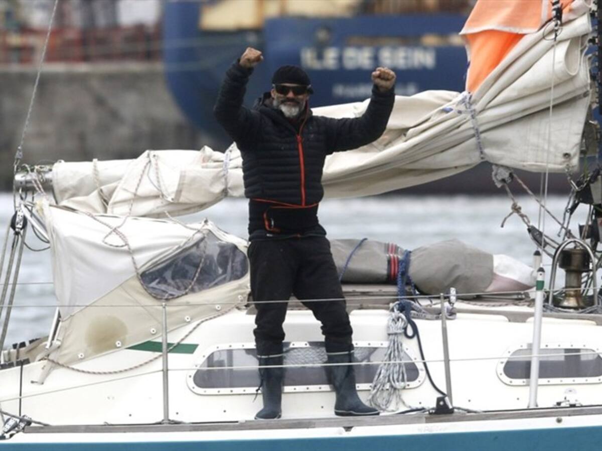 El argentino que cruzó el océano en un velero para poder abrazar a sus papás