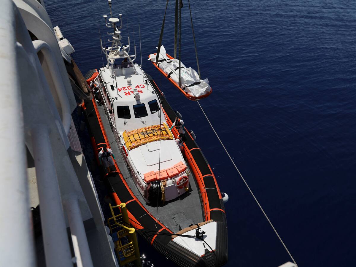 Unos 50 migrantes desaparecidos tras naufragio frente a la costa de Calabria en Italia