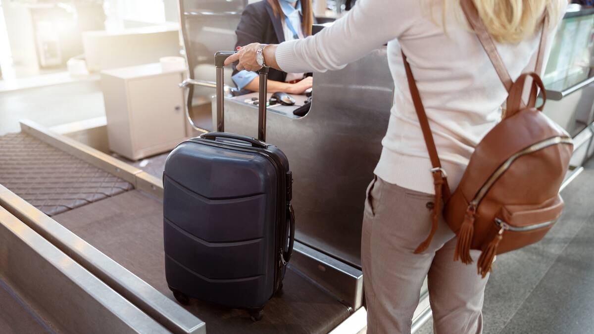 Estos son los objetos que están prohibidos en el equipaje de bodega de un avión