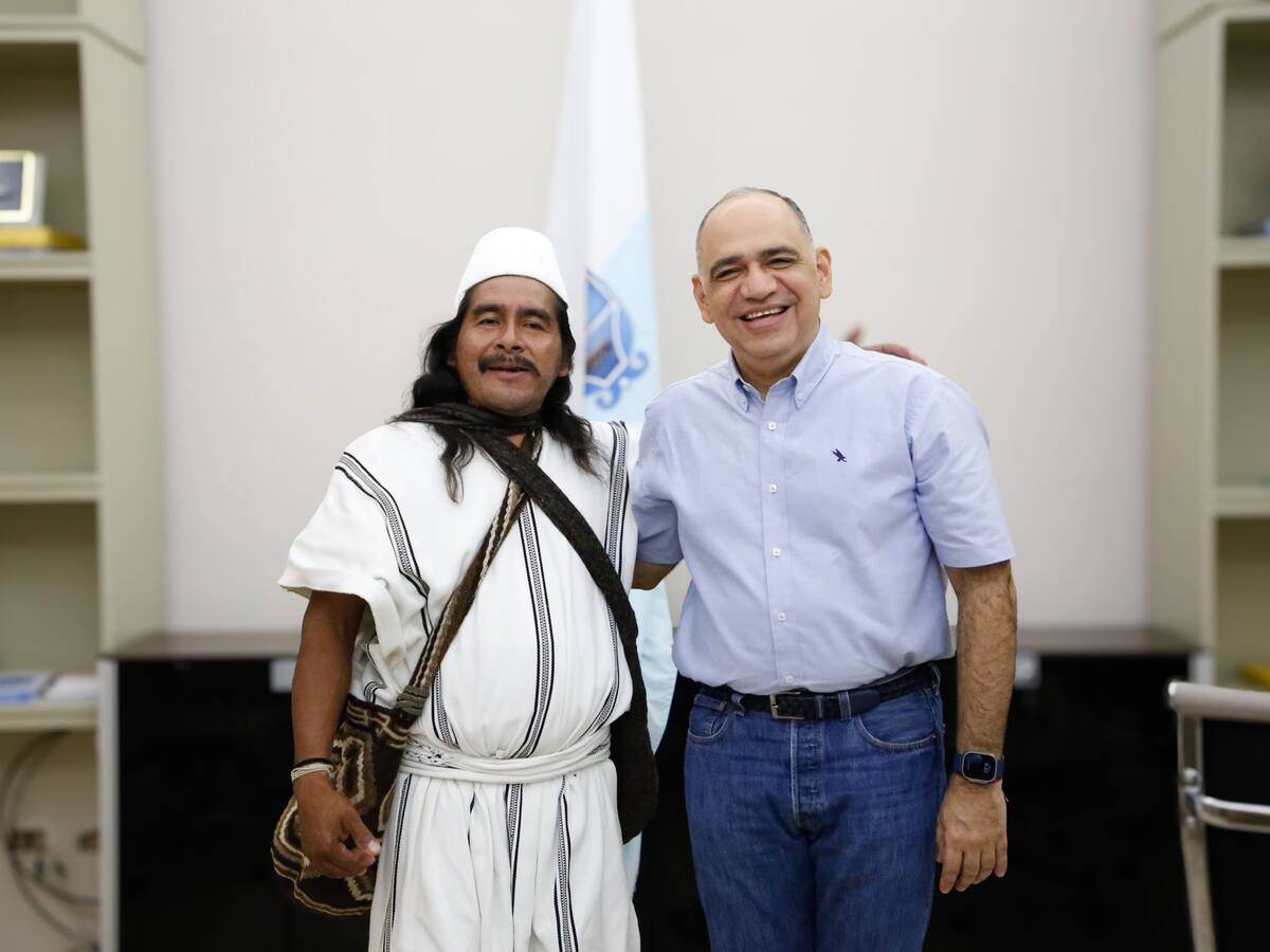 Alcalde de Santa Marta posesionó a Luis Enrique Salcedo como Cabildo gobernador Arhuaco