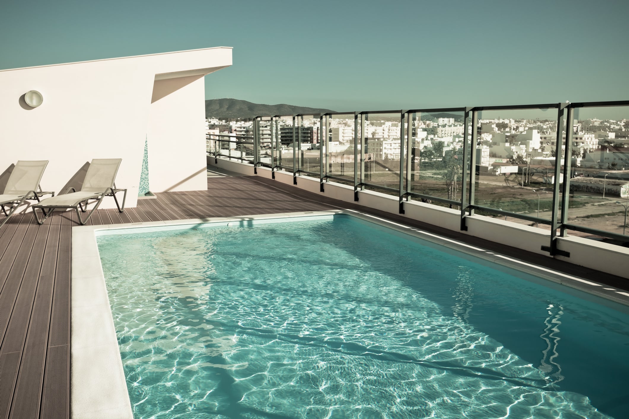 Apartamentos con piscinas. Getty Images.