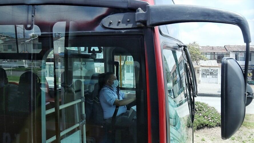 Un juez de Bogotá le ordenó a Transmilenio y al Sistema Integrado de Transporte Público (Sitp) proteger a sus trabajadores y empleados para evitar la propagación del coronavirus. Foto: Colprensa