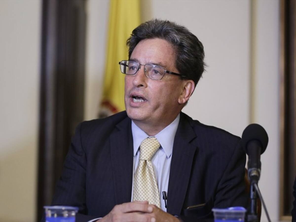 Ministro de Hacienda explica la Ley de Financiamiento y aumento del IVA