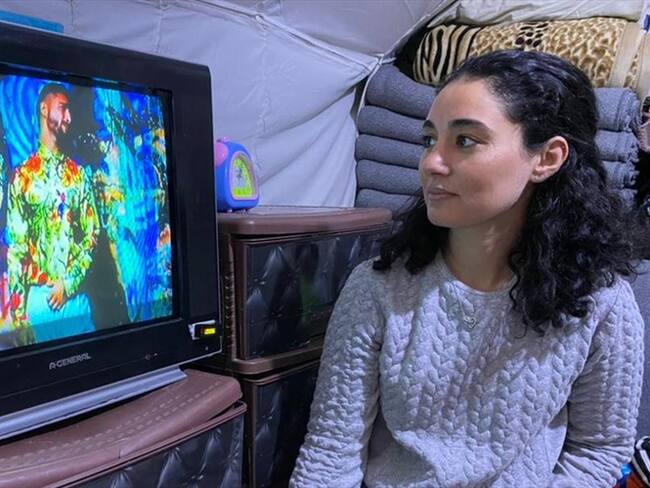 Mujeres del Estado Islámico escuchan a Maluma en el campo de Roj en Siria