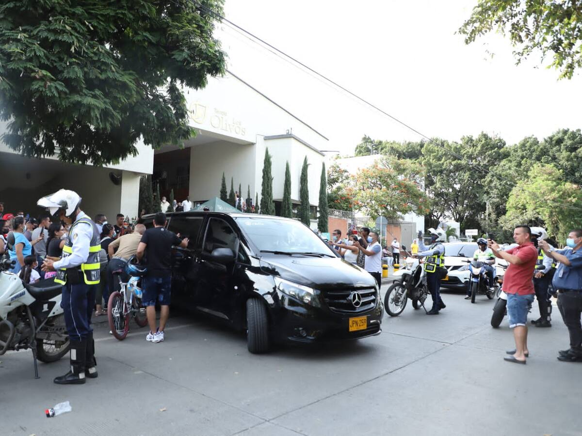 Videos: Con multitudinaria caravana recibieron en Buenaventura el cuerpo de Freddy Rincón