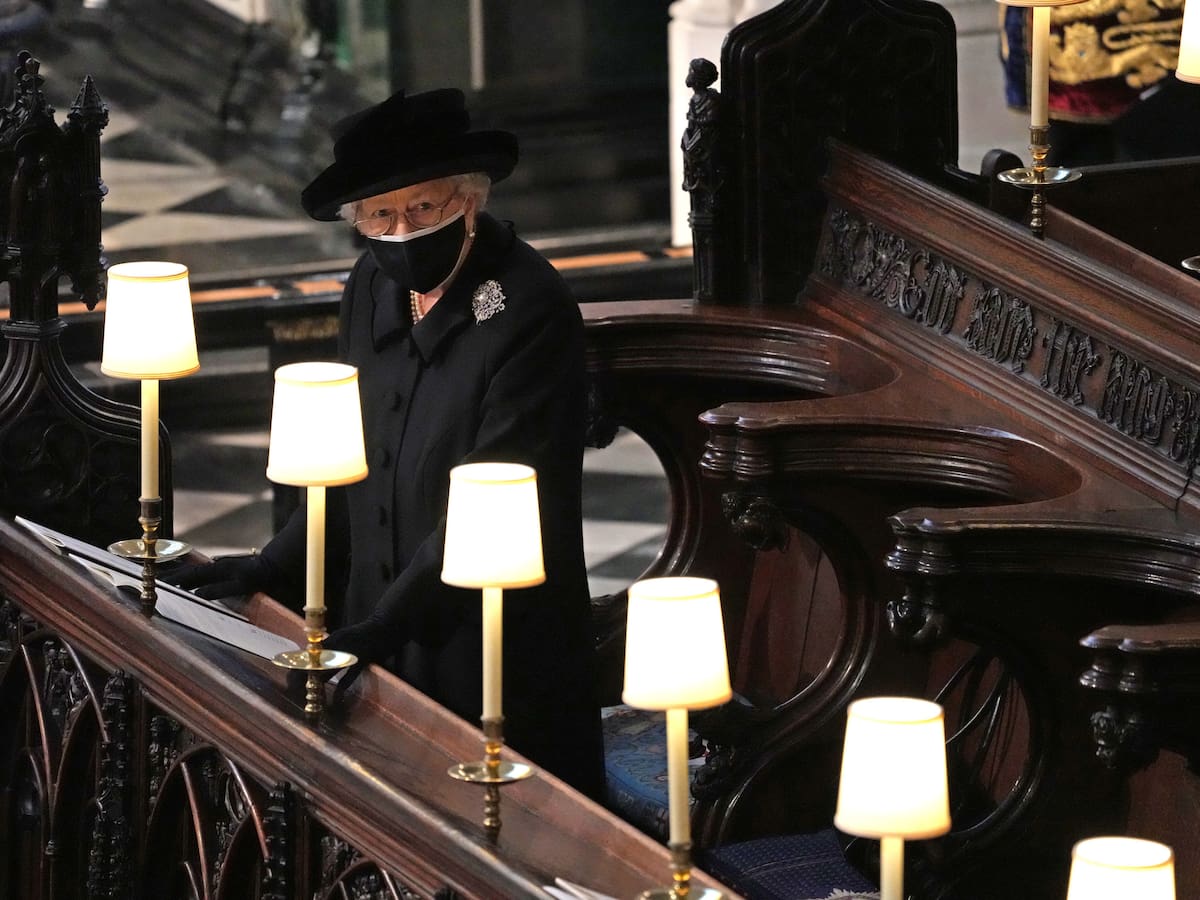 Downing Street pidió perdón a la reina Isabel II por fiestas realizadas durante el luto de su esposo