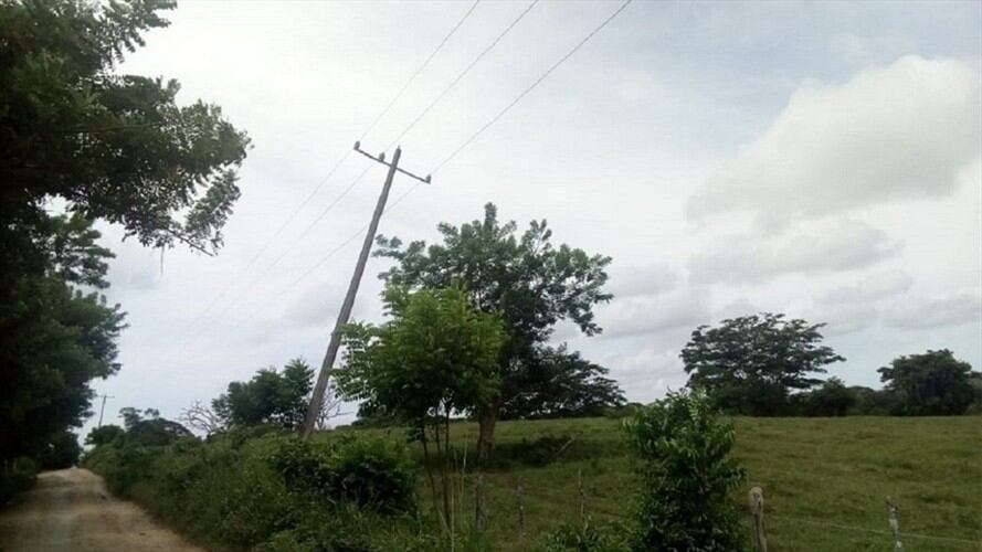 Denuncian mal estado de redes eléctricas en zona rural de Lorica. Foto: Cortesía