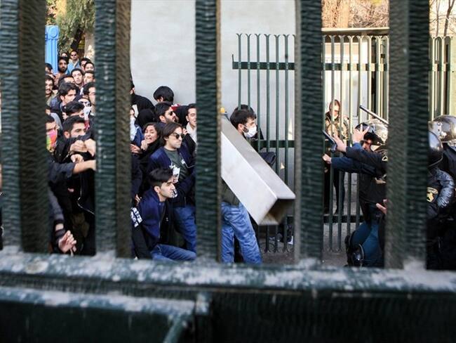 Son ya 20 los fallecidos en las protestas antigubernamentales que tienen lugar en Irán. Foto: Agencia EFE
