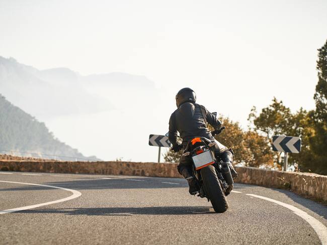 Muchos moteros no conocen la regla de no adelantar por derecha: Katrechimbas Bikers