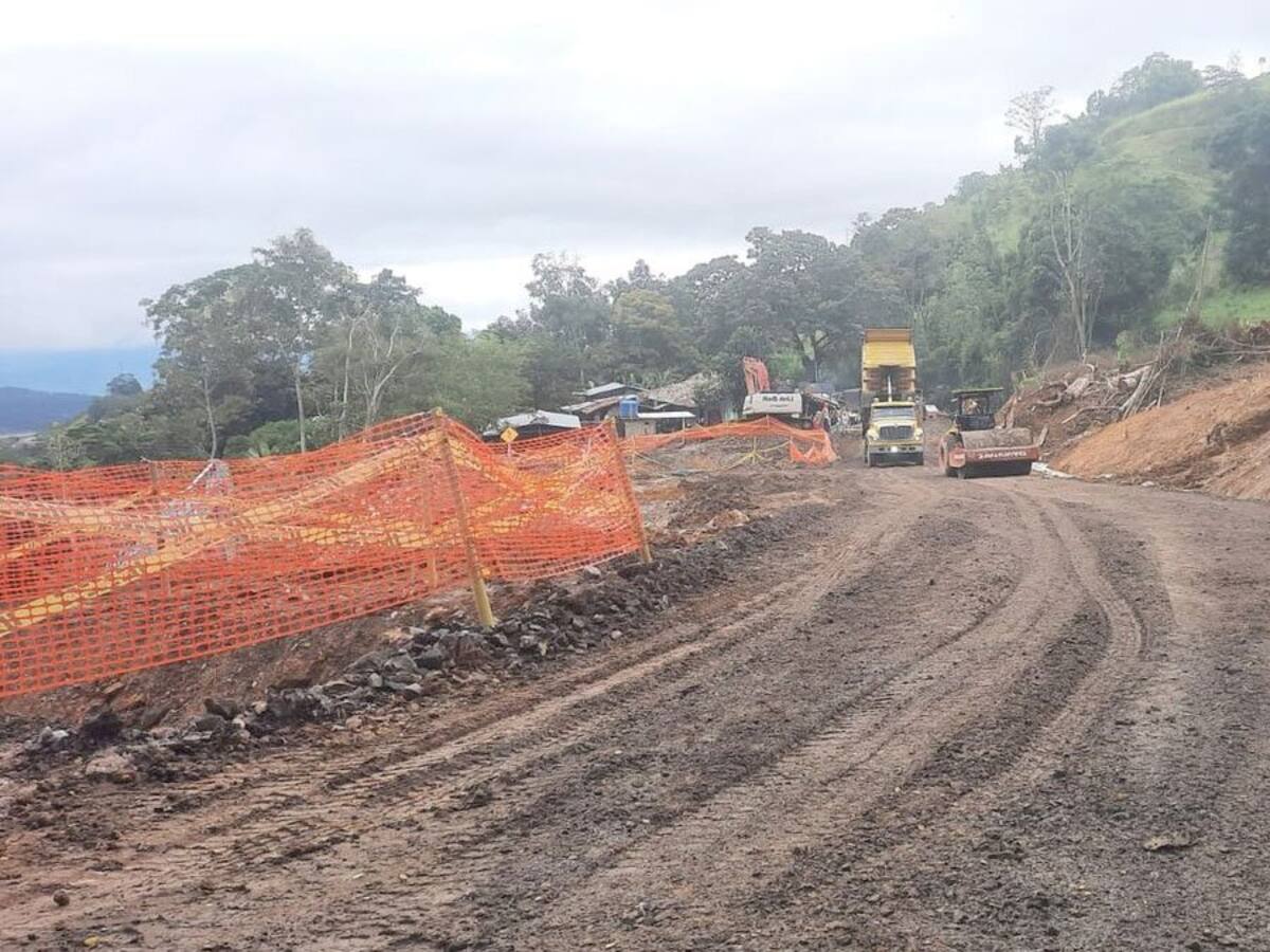 Habilitaron la vía Bucaramanga - Barrancabermeja pero habrá paso por un solo carril