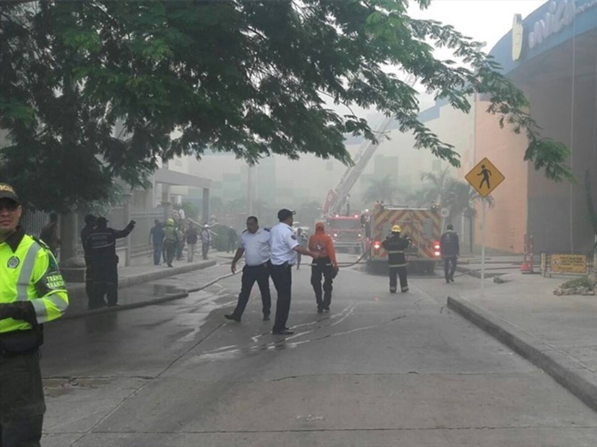 Se registra incendio en el centro comercial Único de Barranquilla