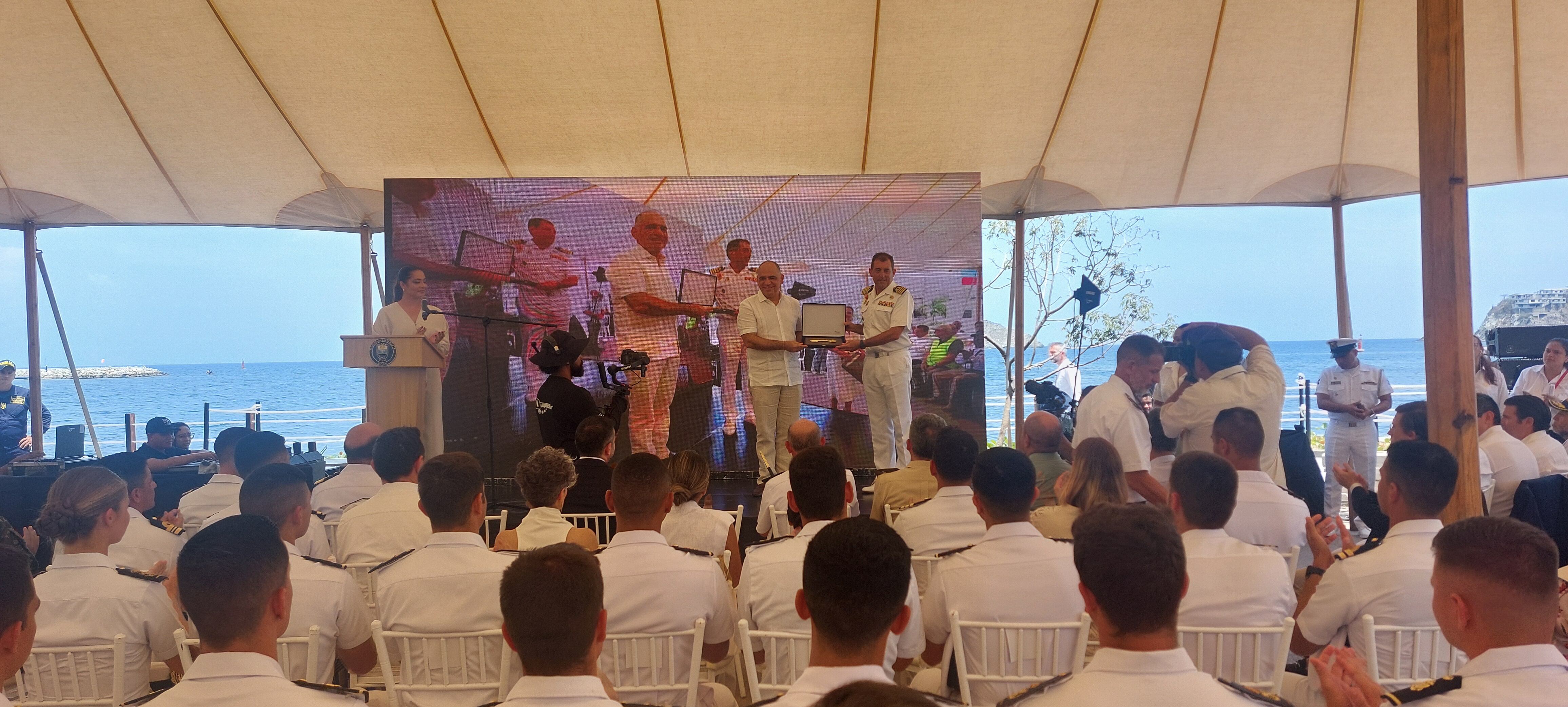 Entrega de llaves a la tripulación. Foto: Gissell Campo