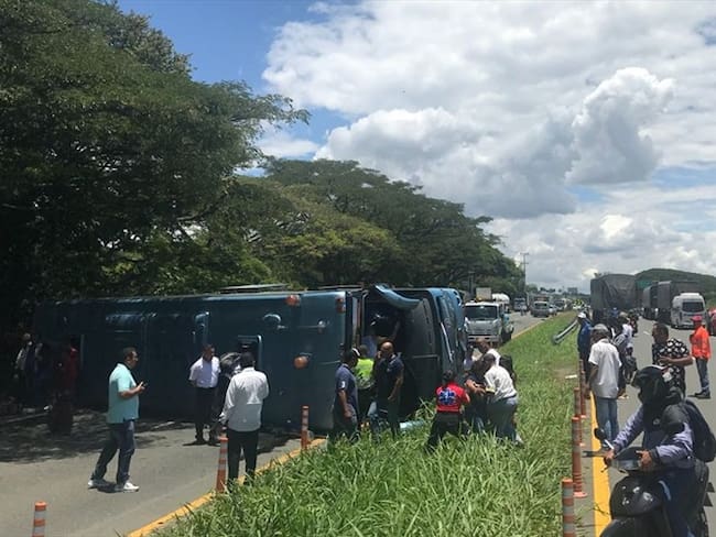 Violento choque entre bus y camión deja un muerto y varios heridos en Zarzal, Valle. Foto: Erika Rebolledo