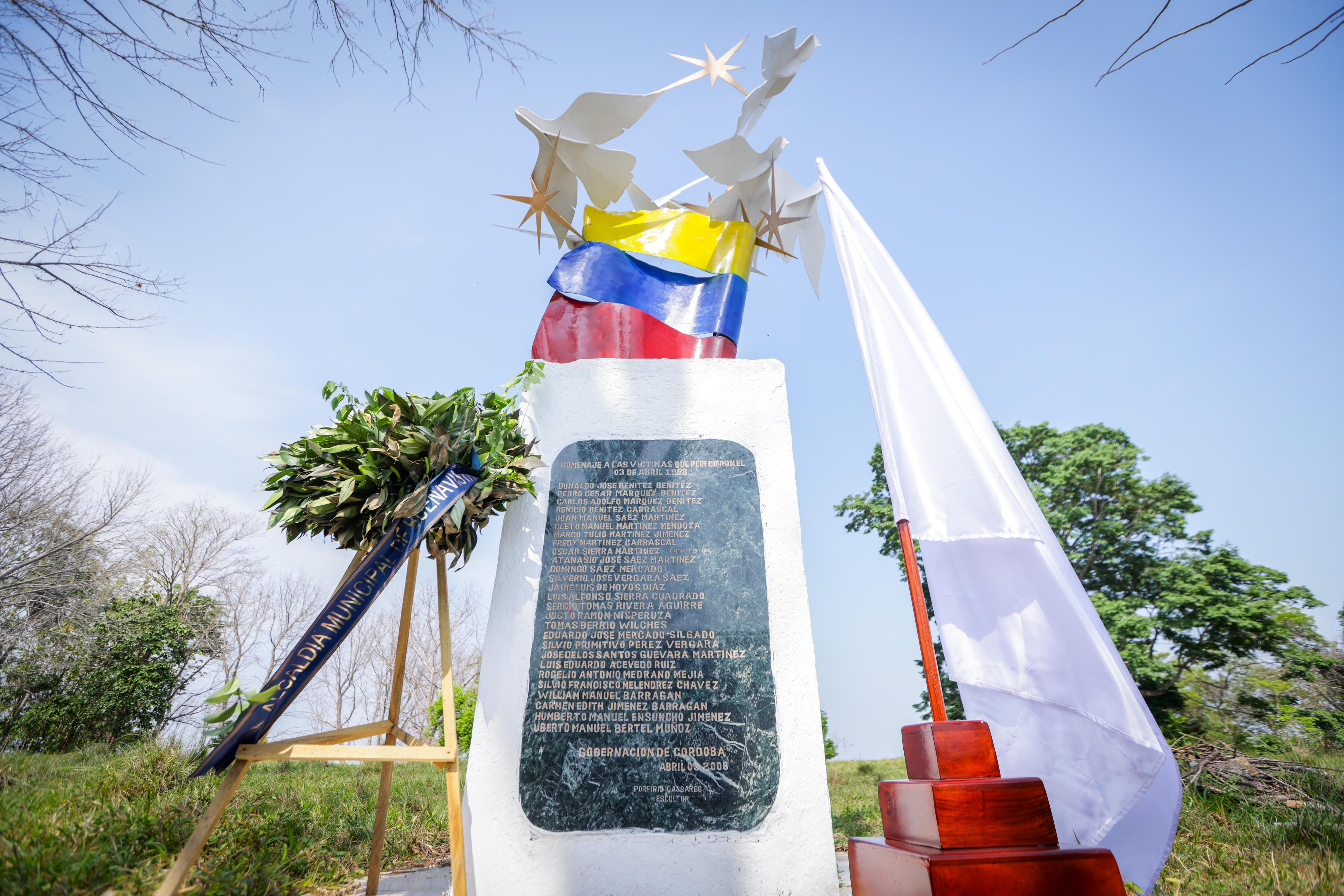 Monumento en honor a las víctimas en Mejor Esquina, Buenavista. Foto: prensa Gobernación de Córdoba.