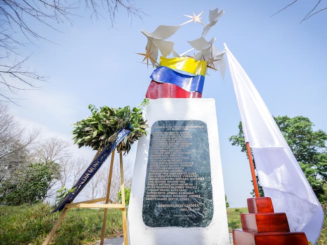 Monumento en honor a las víctimas en Mejor Esquina, Buenavista. Foto: prensa Gobernación de Córdoba.