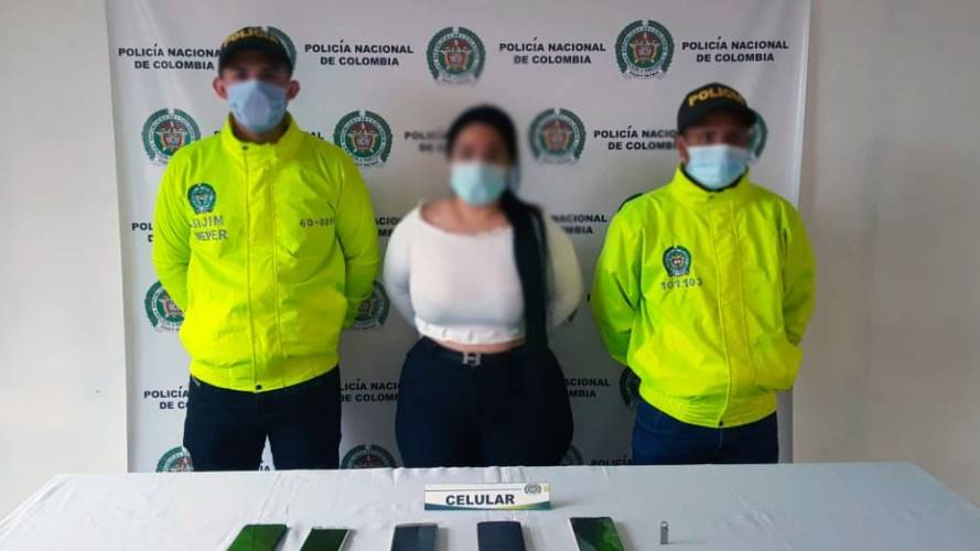 Mujer capturada por los delitos de proxenetismo y actos sexuales con menor de 14 años. Crédito: Policía Metropolitana de Pereira.