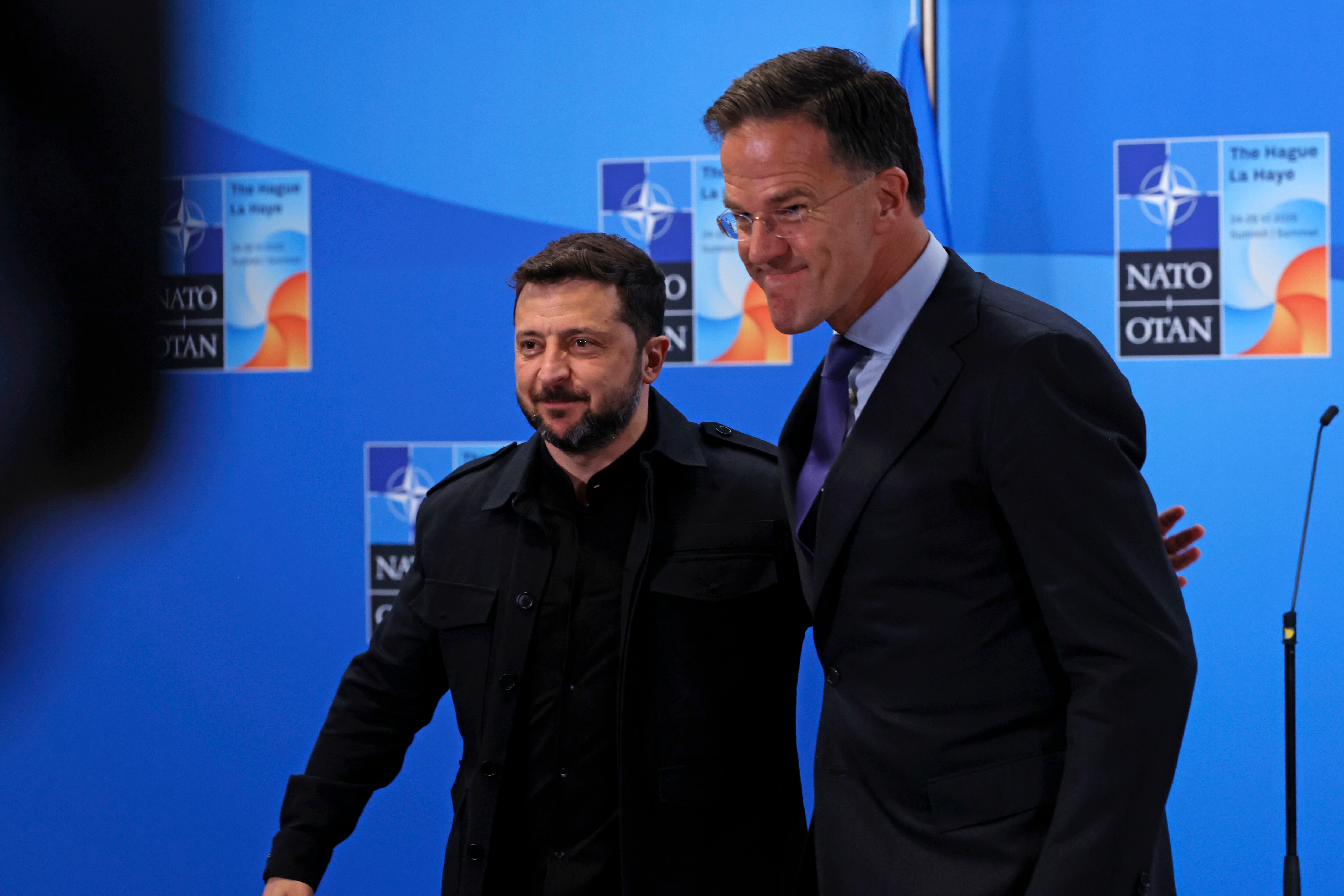 Secretario general de la OTAN, Mark Rutte, junto al presidente ucraniano, Volodímir Zelenski. FOTO: Omar Havana/Getty Images