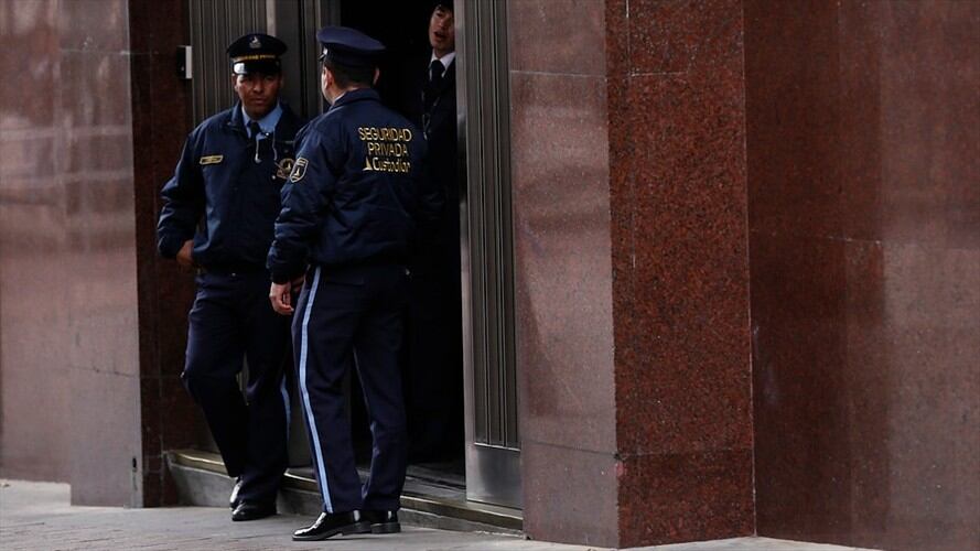 Más de 450.000 guardas de seguridad prestan sus servicios durante actual emergencia. Foto: Colprensa