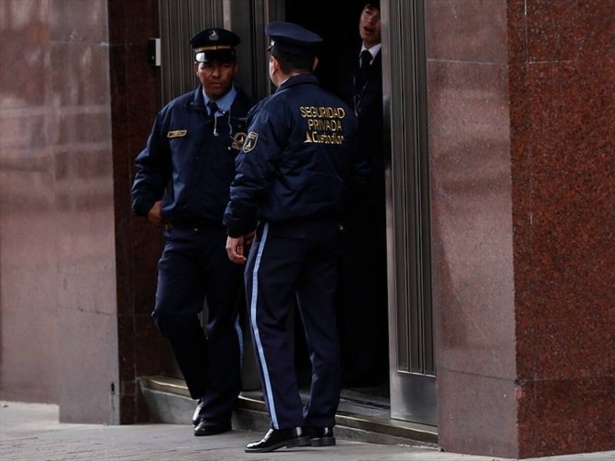 ¿Cuánto es la hora extra de un vigilante de seguridad en 2025? Cálculo SMLMV hora diurna y nocturna