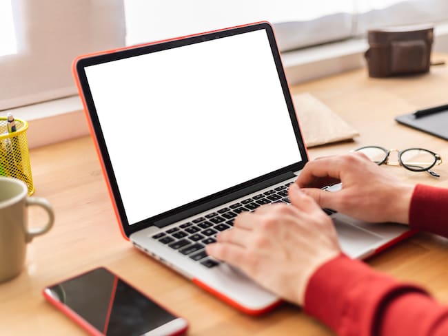 Imagen de referencia de computador portátil. Foto: Getty Images.