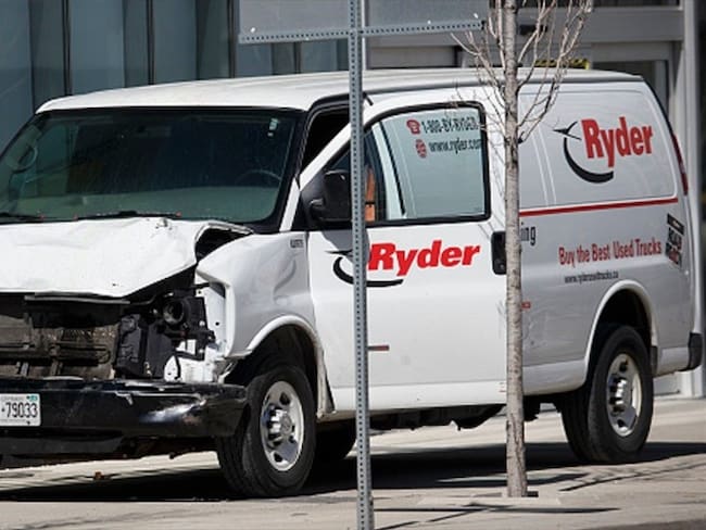 Esta camioneta atropelló a varias personas en Toronto. Foto: Getty Images