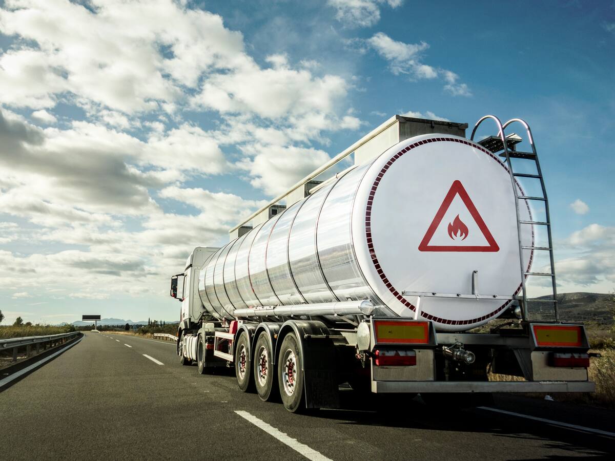 Camión que transportaba gas se volcó en la vía Sesquilé - Guatavita