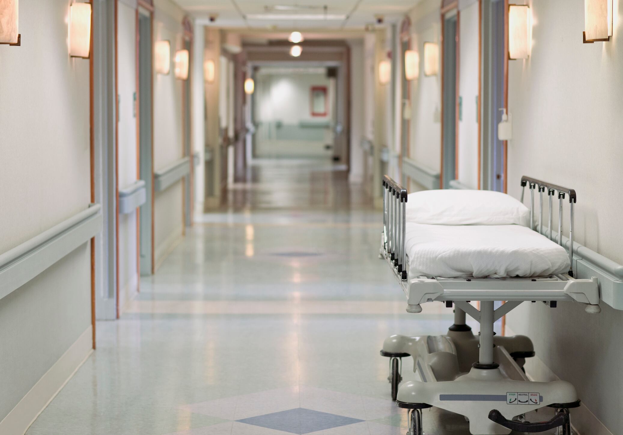 Denuncian agresión al personal de salud por la muerte de un bebé en un centro de atención en Popayán. Foto: Getty Images