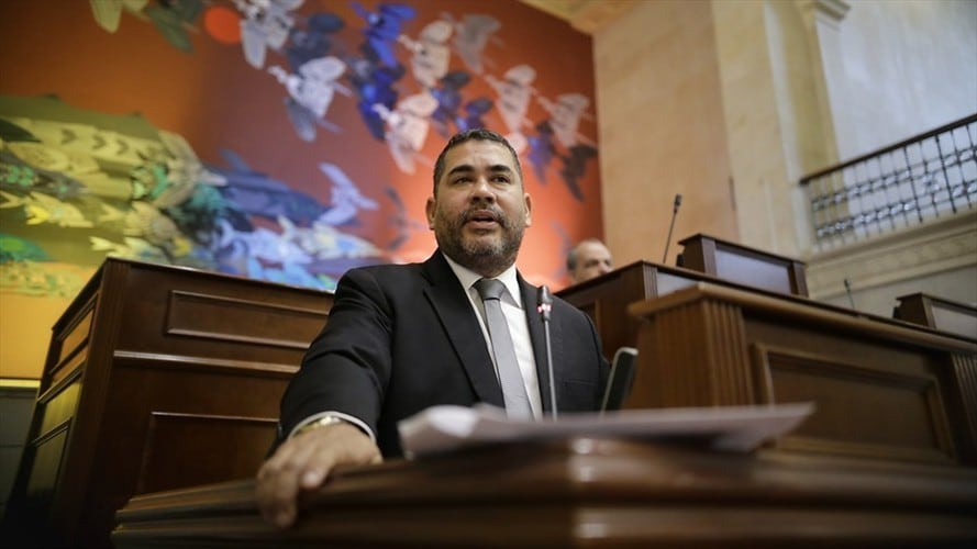 Alejandro Carlos Chacón estudia la posibilidad de retirar la proposición que elimina la obligación a los congresistas de informar sobre las actividades de sus familiares. Foto: Colprensa