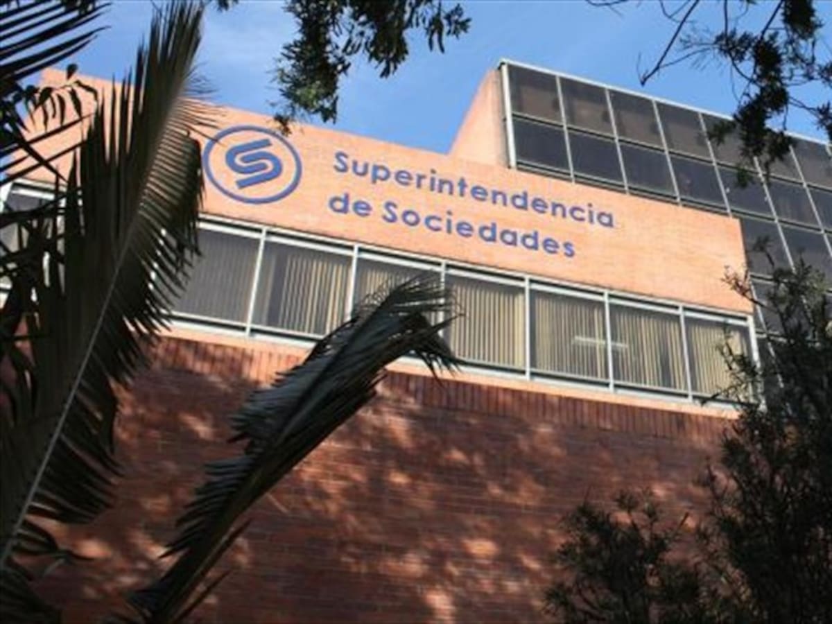 Ordenan liquidación de colegio en Bogotá que era fachada de pirámide Forex
