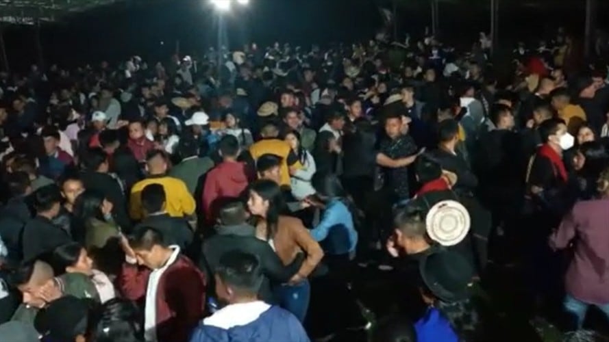 Las comunidades bailaron después del acto de posesión de las autoridades indígenas en Guambía . Foto: Cortesía