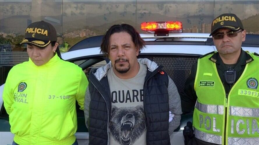 Juan Carlos Mesa Vallejo, alias Tom le plantea al presidente Iván Duque su deseo de ayudar con el desarme de las bandas criminales de Medellín. Foto: Colprensa