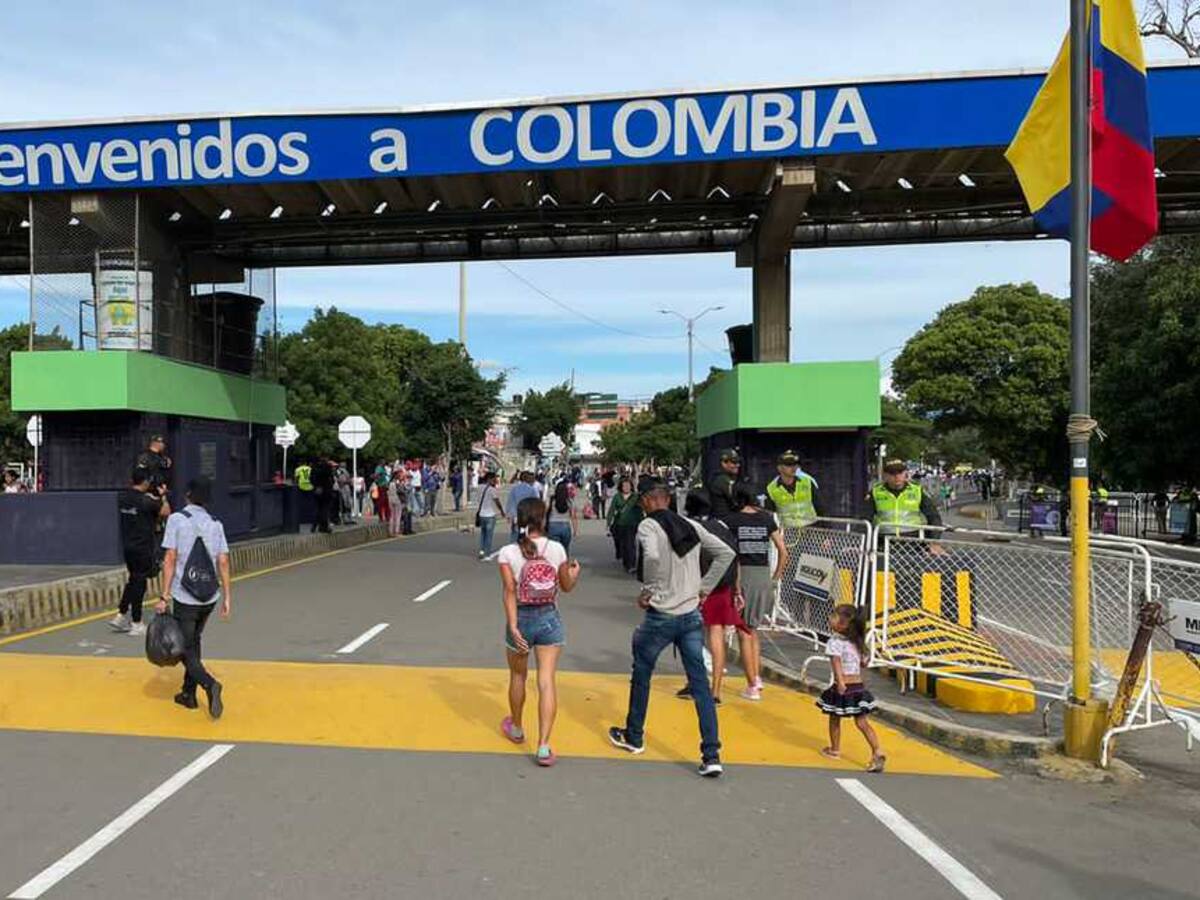 Vehículos particulares y públicos cruzarán este viernes por puentes internacionales