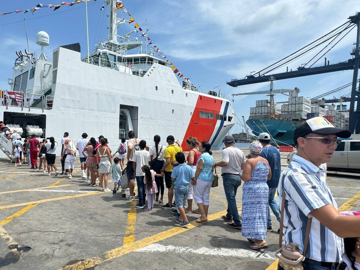 Más de 5 mil personas visitaron el buque ARC ‘Simón Bolívar’ en Santa Marta