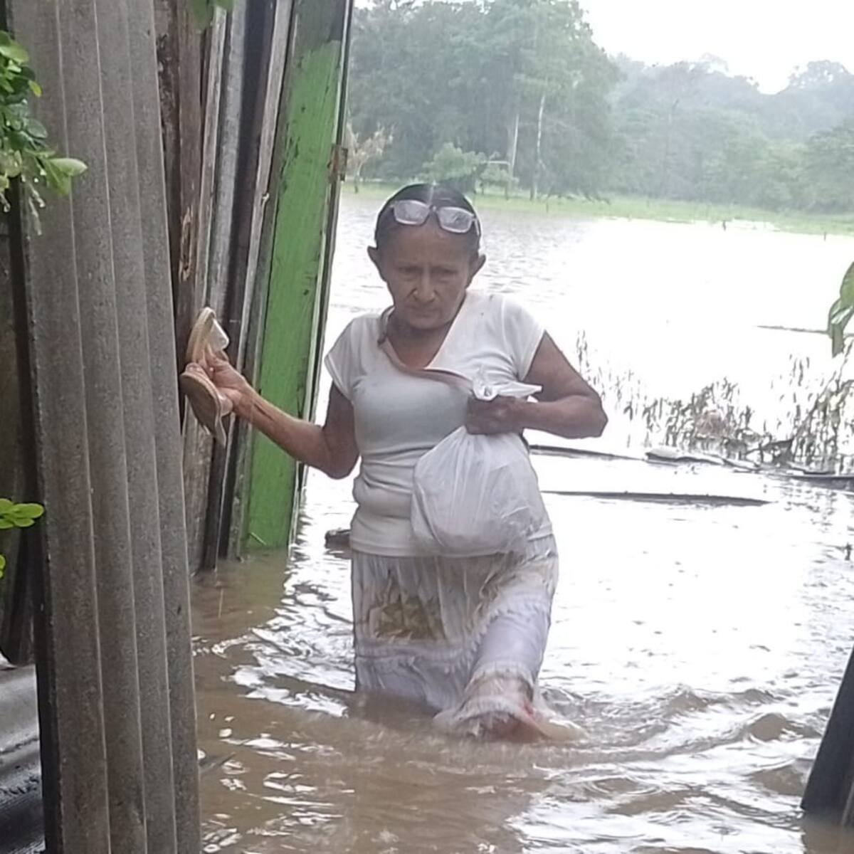 Son 11 barrios inundados en Puerto Boyacá y un puente arrasado en Moniquirá