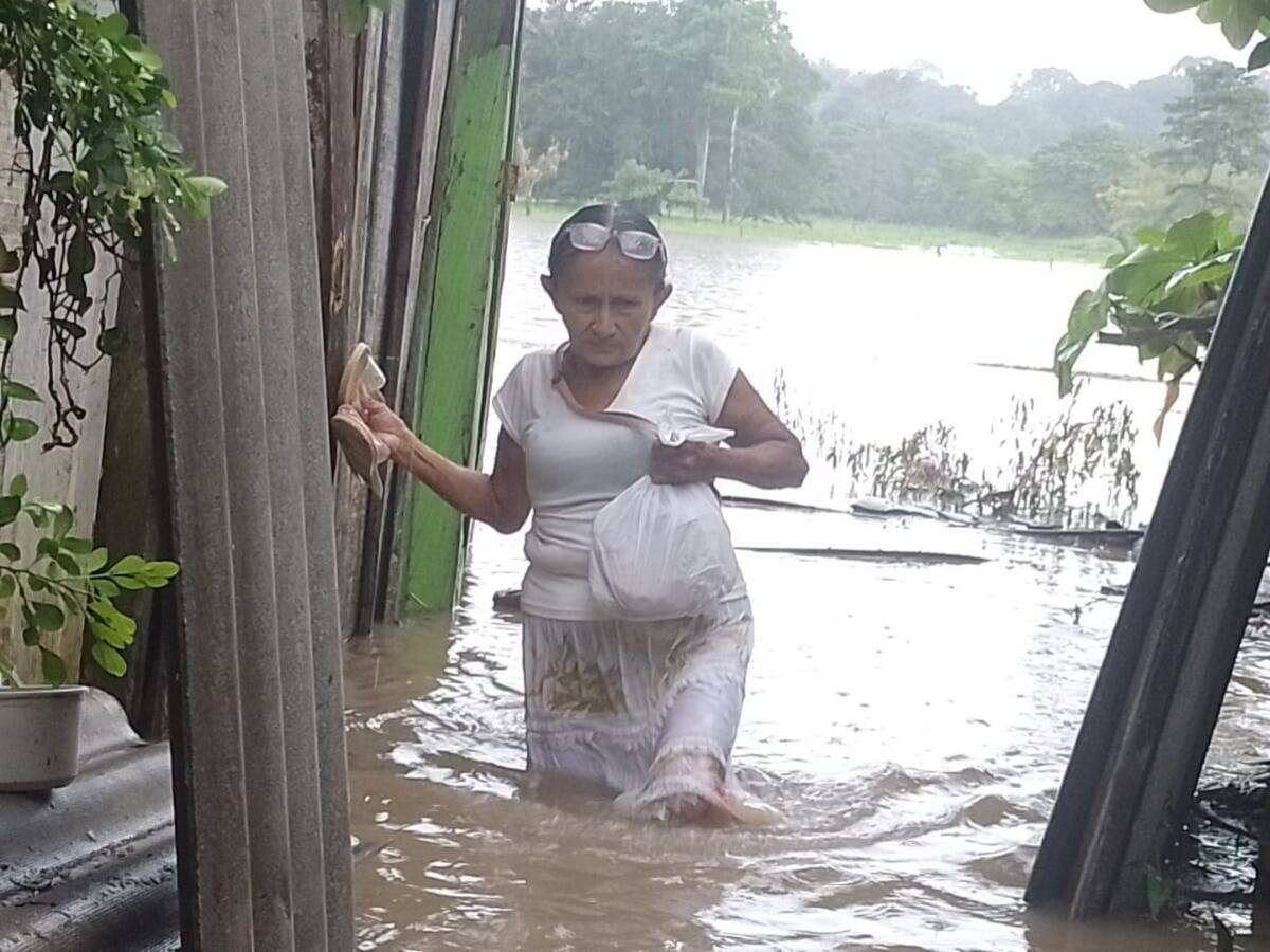 Son 11 barrios inundados en Puerto Boyacá y un puente arrasado en Moniquirá