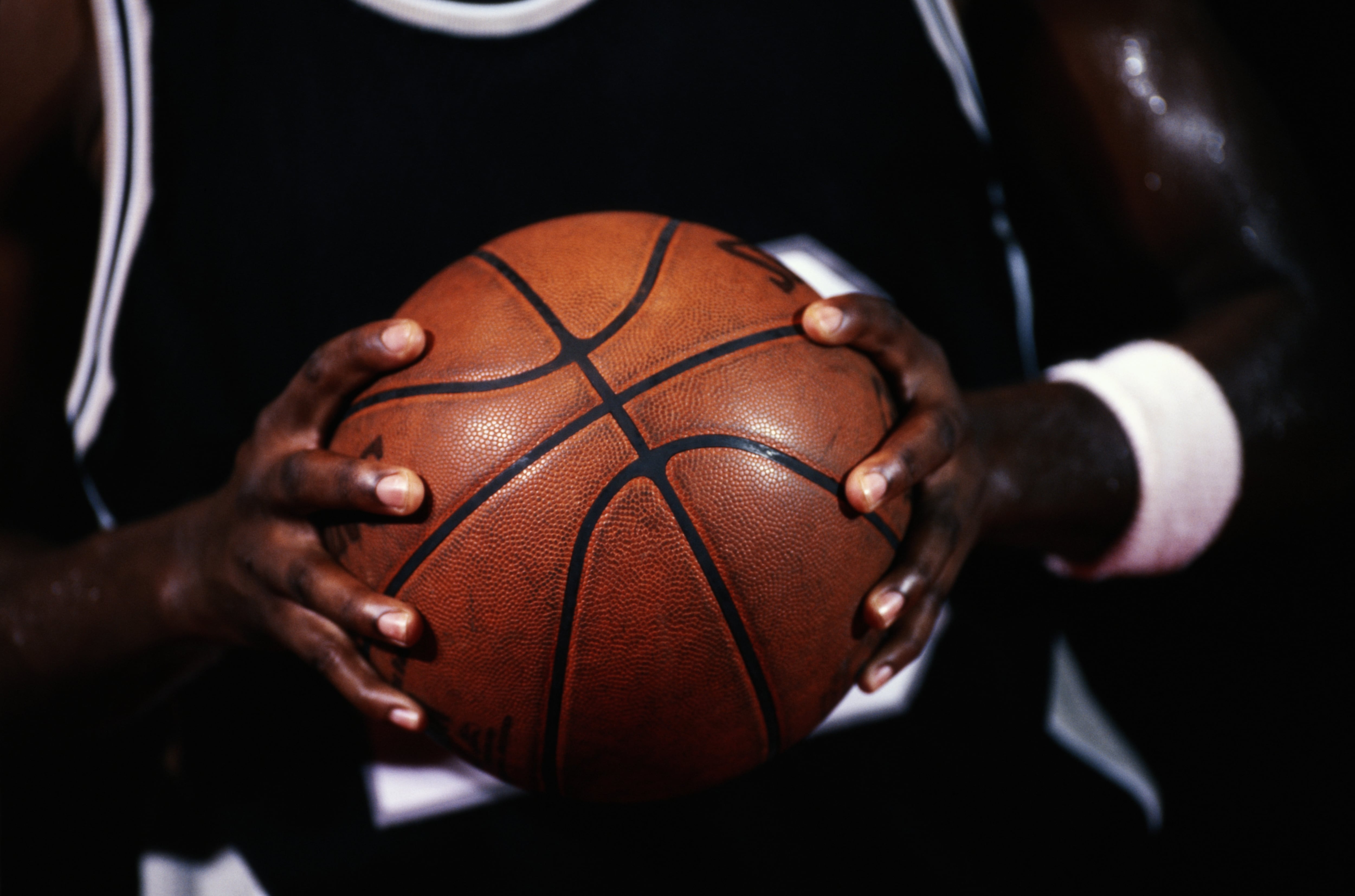 Amar'e Stoudemire, exjugador de la NBA, fue detenido en Miami bajo la acusación de golpear y abofetear a su hija en su vivienda ubicada en esa ciudad del sur de Florida.