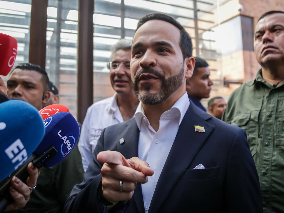 De la Espriella niega haber prometido recuperar la seguridad en 90 días y critica a MinDefensa