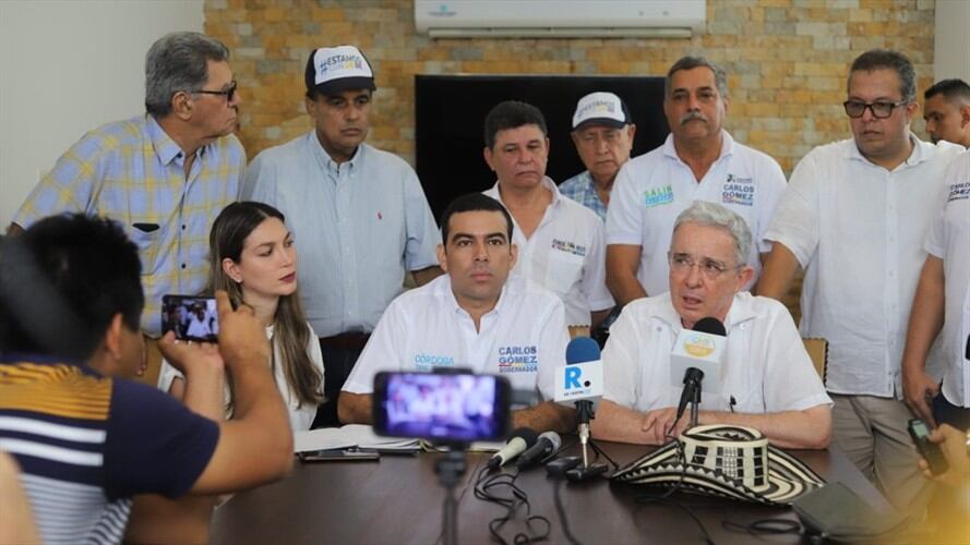 Desde la ciudad de Montería, el senador Álvaro Uribe ratificó su respaldo al candidato a la Alcaldía de Montería, Carlos Gómez. Foto: Redacción W Radio