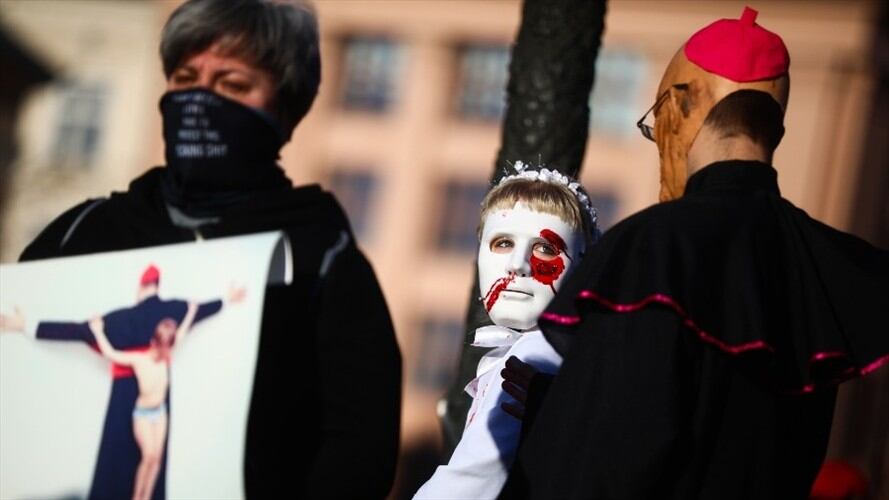 Foto de protestas en rechazo a casos de pederastia en la Iglesia católica en Europa. Foto: Getty Images/NurPhoto