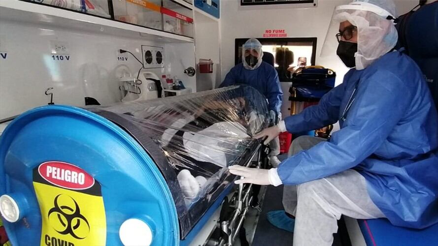 El servicio cuenta con una ambulancia nueva y tres cápsulas para aislamiento . Foto: Cortesía Gustavo Molina